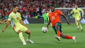 开云体育网址-西汉姆围绕葡超刷新队史纪录尤文图斯遗憾出局备战欧超杯，今夜尼斯调整名单以备欧联看傻球迷 